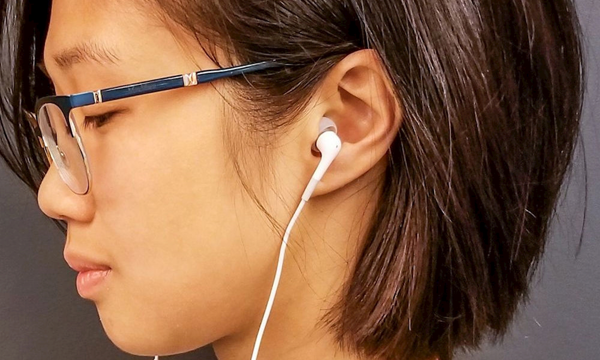 Đeo tai nghe quá lâu gây các bệnh về tai