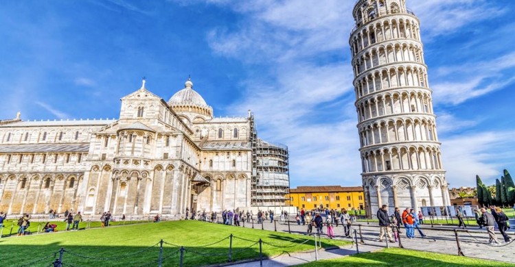 Tháp nghiêng Pisa công trình kiến trúc lạ đời nhất hành tinh